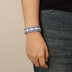 Bracelet artisanal brodé à la main, style folklorique, ethnique, en fil. - Product Image 2