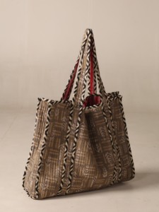 Sac fourre-tout matelassé en coton imprimé motif arbre marron, assortiment OEM - Sac de courses réutilisable écologique style bohème - Product Image 1
