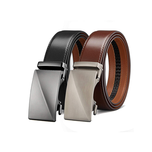 Ceinture en cuir formelle avec boucle rectangulaire en acier, en cuir de vachette noir massif, moulage monobloc, design durable, en vente - Product Image 6
