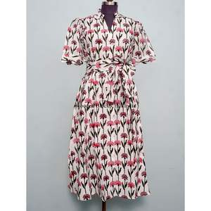 ชุดเดรสลำลองสไตล์อินเดีย แบรนด์ Kangura ผ้าถัก คอวี ความยาวปานกลาง สำหรับผู้หญิง เป็นมิตรต่อสิ่งแวดล้อม ซักได้ ลายดอกไม้ ตกแต่งด้วยกระดุม - Product Image 1