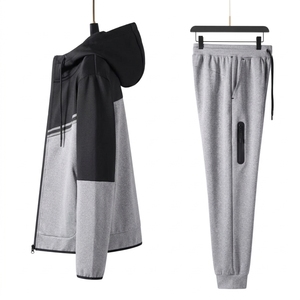 Conjunto Deportivo Personalizado para Hombre con Chaqueta y Pantalones con Cierre, Tela de Poliéster, Construcción Ligera, Ajuste Atlético Cómodo - Product Image 4