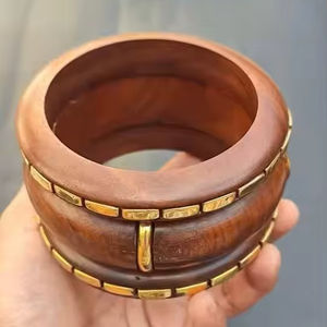 กำไลข้อมือไม้พรีเมียม ทำด้วยมือจากไม้ธรรมชาติ เครื่องประดับทันสมัยรักษ์โลก เหมาะสำหรับงานปาร์ตี้และสวมใส่ในชีวิตประจำวัน - Product Image 1