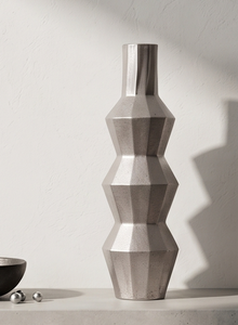 Vase décoratif de luxe en métal argenté, moderne, à texture bombée empilable, pour la décoration intérieure de la maison, du bureau et du hall. - Product Image 4