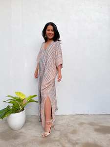 Caftán gris teñido a mano Karen, pieza única, de tela de rayón, vestido informal para estar en casa o en el resort. - Product Image 4