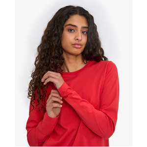 Camisas Clásicas Rojas Estampadas de Manga Larga para Mujer, Cuello Redondo Contorneado, Micro Tejido Ultra Suave, Camisa Premium de Manga Larga - Product Image 3