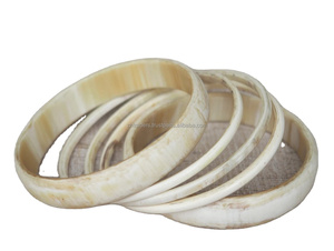 Venta al por mayor hecha a mano ecológica búfalo vaca cuerno lujo brazalete pulsera para mujer personalizable Color/forma joyería de moda - Product Image 4