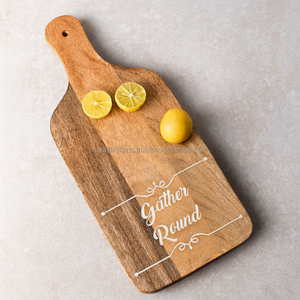 Planche à découper en bois faite à la main avec poignée sculptée, planche à découper naturelle pour légumes, fruits, pain, usage en cuisine - Product Image 1