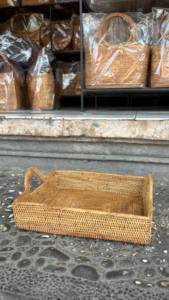Bandeja de Almacenamiento Cuadrada Estilo Bohemio, la Más Vendida en Indonesia, con Asas, de un Solo Nivel, Color Marrón Natural, para Cocina, Sala de Estar o Escritorio - Product Image 3