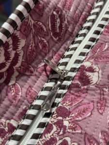Bolso Tote Acolchado con Estampado Floral Rosa, Diseño de Paneles de Tela de Algodón, Estilo Elegante, Parte Superior Abierta, Bolso de Compras para Todas las Temporadas - Product Image 2