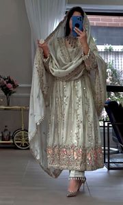 Vestidos Anarkali de Seda Pura para Mujer, Estilo Étnico Indio, con Bordado de Lentejuelas, Adornos Val Pipe Siroski y Moti Latkan - Product Image 4