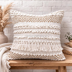 Funda de Cojín de Algodón Natural Estilo Boho 22 x 22 Pulgadas, Fundas de Almohada para Decoración del Hogar, Funda de Almohada de Lana Marroquí con Patrón de Diamantes y Flecos - Product Image 1