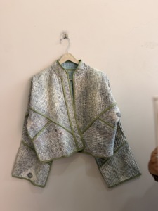 Chaqueta Kantha Reversible Tejida al por Mayor, Estilo Vintage, Hecha a Mano en India, Chaqueta Corta Boho para Mujer, Otoño/Invierno - Product Image 5