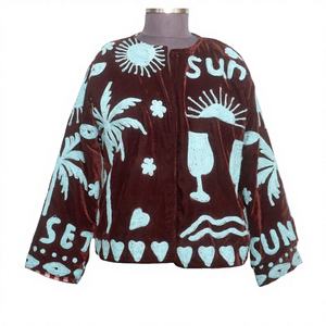 Veste d'hiver en velours brodée à la main pour femmes, approvisionnement ODM, motif floral respirant, vestes à séchage rapide pour femmes - Product Image 1