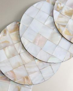 Sous-verre artisanal Mother of Parlay - Housse anti-poussière moderne pour salon - Product Image 1