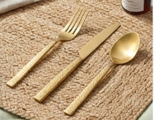 Ensemble de couverts élégants plaqués or, finition mate, design minimaliste, passe au lave-vaisselle, couverts en métal, fourchette, cuillère, couteau, vaisselle de mariage - Product Image 3