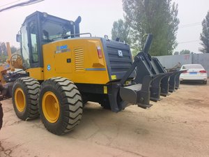 Niveleuse robuste bien entretenue avec transmission de type ZF, vitesse maximale de 38 km/h et rotation à 360° °   Rotation de la lame pour des travaux de nivellement polyvalents - Product Image 4