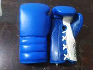 Guantes de Boxeo de Cuero Personalizados de Alta Calidad con Cierre de Gancho y Bucle, Impermeables y Antideslizantes para Entrenamiento en Gimnasio - Product Image 3