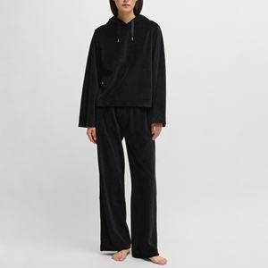 Survêtement 2 pièces en velours en mélange de coton le plus confortable pour femmes Sweat à capuche noir solide et pantalon de survêtement pour le printemps - Product Image 1