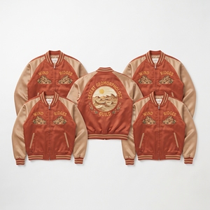 แจ็คเก็ตวาร์ซิตี้สีแทนเทอร์ราคอตต้าแบบซิป ผลิตจากโรงงานโดยตรง ปักลายแบบกำหนดเอง ลายภูมิประเทศทะเลทราย เสื้อเบสบอลสไตล์กลุ่ม - Product Image 1