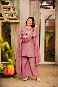 Conjunto de Salwar Kameez de 3 Piezas con Bordado Étnico Indio Moderno en Color Rosa para Mujer, Marca LD CREATION |   Ropa Festiva Elástica y Sin Arrugas para Fiestas - Product Image 1