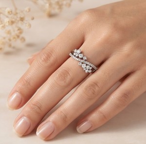 Bague de fiançailles classique en or massif 10K 14K 18K avec diamant de laboratoire rond de 1 carat, clair de pureté E, certifié IGI, couleur or, qualité VVS - Product Image 6