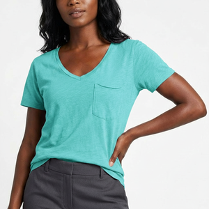 T-shirt basique uni pour femme à col en V avec poche, manches courtes, en mélange de coton, tissu doux, poche poitrine, personnalisable OEM, vente en gros, direct usine - Product Image 1