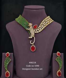 Conjunto de Collar y Pendientes de Moissanita Chapados en Oro de Diseño 08218, con Aspecto de Piedra Verde y Roja, Joyería Kundan para Mujer, para Boda - Product Image 1