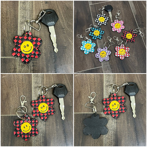 Porte-clés artisanal en cuir véritable à motif floral et smiley, nouveau, coloré, breloque de sac, fournisseur en gros, souvenir, clip porte-clés - Product Image 3