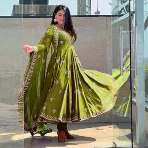 PANTALÓN BATA DE TRABAJO BORDADO SEDA CHINON ATRACTIVA CON DUPATTA VERDE - Product Image 1