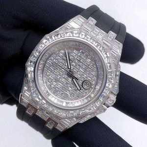 Reloj de acero inoxidable con cuarzo moissanita de corte baguette VVS de calidad premium, 41 mm, 3 bar, resistente al agua, con correa de caucho. - Product Image 3