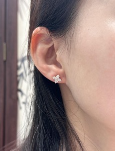Pendientes de Oro Blanco de 14K con Diamantes Cultivados en Laboratorio en Forma de Trébol, Pendientes Minimalistas con Diamantes en Forma de Flor para Mujer, Joyería Elegante - Product Image 6