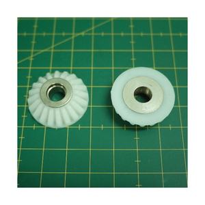 PIÈCES DE MACHINE À COUDRE DOMESTIQUE À CROCHET 153021G FABRIQUÉES À TAIWAN - Product Image 1