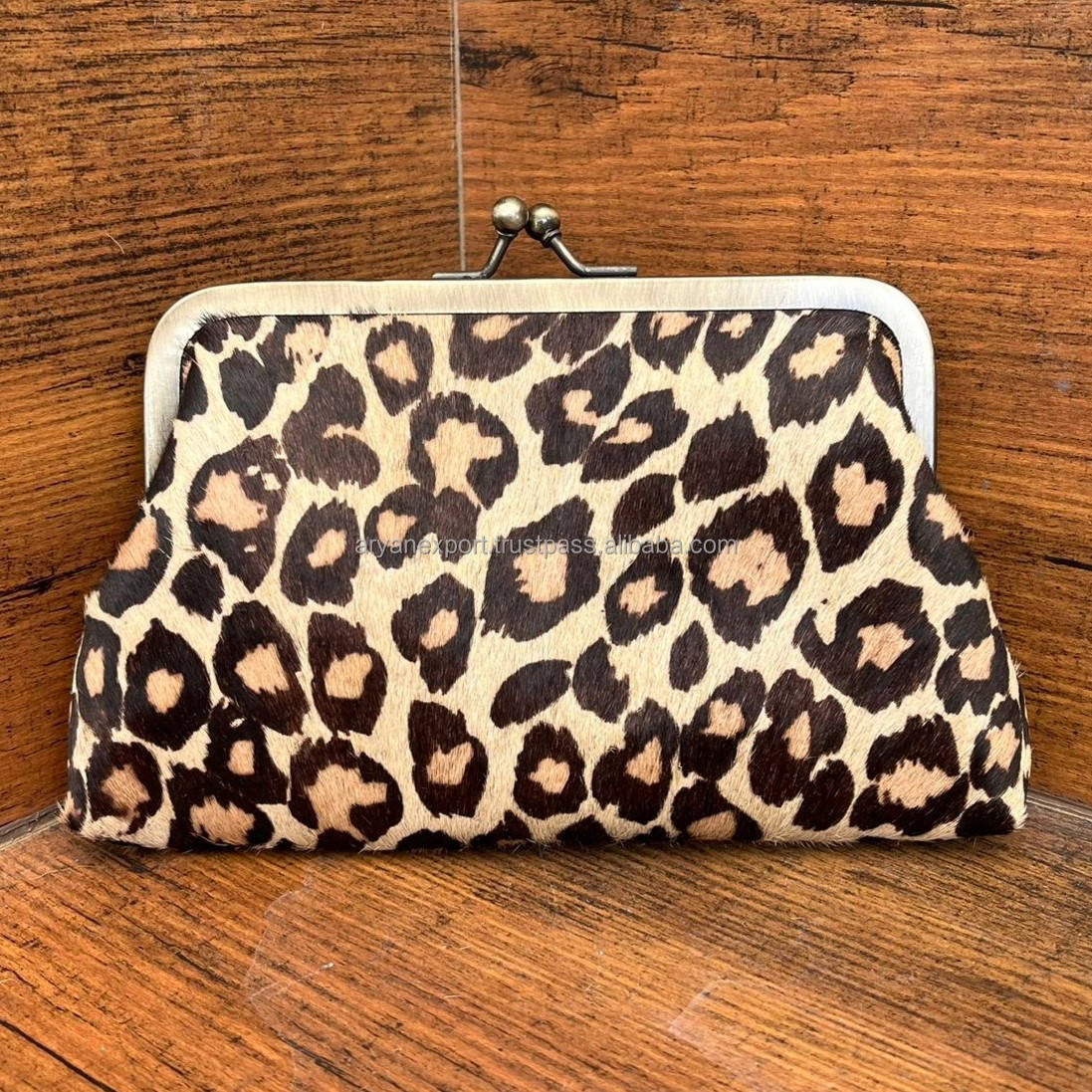 สีน้ำตาล