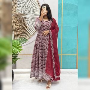 Vestido Chikankari con Georgette Dupatta para fiestas festivas añade glamour y elegancia a tu look - Product Image 1