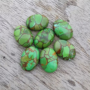 พลอยเทอร์ควอยซ์สีเขียวทองแดงแท้ รูปไข่ ขนาดมาตรฐาน เกรด AAA+ แบบคาโบชอง สำหรับทำเครื่องประดับ - Product Image 6