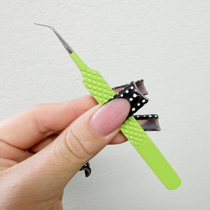 Pinzas para Pestañas de Alta Calidad, Pinzas para Pestañas de Acero Inoxidable, Color Verde Claro, Pinzas para Pestañas con Recubrimiento, Instrumentos de Belleza - Product Image 1