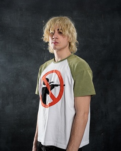 T-shirt à manches courtes raglan bicolore blanc et vert olive avec patch appliqué et bords bruts – Prix de gros - Product Image 2