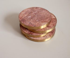 Juego de posavasos de piedra travertino natural hechos a mano con base de corcho para tazas de café, vasos y copas de vino - Product Image 6