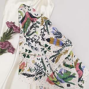 Foulard de tête tendance, écharpe de cou douce et lisse effet satin, élégante écharpe en soie de créateur pour femme, bandana carré - Product Image 3