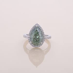 แหวนเพชรทรงลูกแพร์สีเขียวเพาะเลี้ยงในห้องปฏิบัติการ ประดับด้วยเพชรแบบฮาโล วงแหวนแบบพาเว่ ทอง 9K สีเหลือง/ขาว/โรสโกลด์ |   รับรองโดย IGI ชุบโรเดียม หรูหรา สั่งทำพิเศษ - Product Image 1