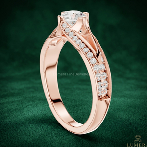 Anillo de Moissanita Redonda Brillante Certificada por IGI para Mujer en Oro Rosa de 9KT, 10KT, 14KT, 18KT con Diseño de Tallo Dividido, Joyería Nupcial - Product Image 4