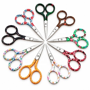 Tijeras pequeñas de belleza con estampado colorido para cejas, uñas y manualidades |   Tijeras Pequeñas de Acero Inoxidable con Mango Decorativo - Product Image 1