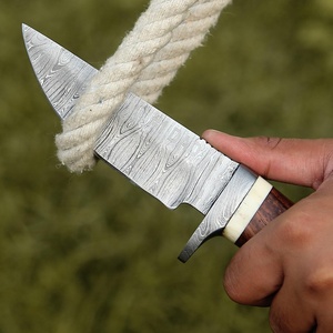 Couteau artisanal à lame pointue en damas avec étui en cuir, pour le camping, la survie et la chasse, vente en gros de couteaux de camping - Product Image 3