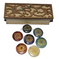 Ensemble de 7 pierres des chakras sculptées et gravées, coffret cadeau en bois, pierres précieuses naturelles authentiques, respectueuses de l'environnement, style mascotte de l'amour Feng Shui