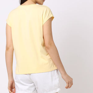 Fabricant de t-shirts brodés pour femmes en gros – T-shirt élégant en coton avec broderie, idéal pour les collections de mode - Product Image 4