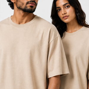 Camiseta Unisex Beige Oversize de Algodón con Hombros Caídos, Cuello Redondo, Manga Corta y Corte Holgado para Estilo Casual Urbano - Product Image 4