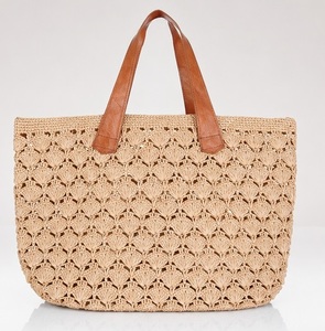 Bolso de Mano de Ganchillo Rosa Estilo Bohemio con Parte Superior Abierta para la Playa de Verano - Product Image 4