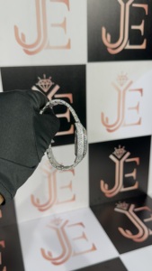 นาฬิกาข้อมือควอตซ์แฟชั่นผู้ชาย สีเขียว หรูหรา ทันสมัย ตัวเรือนโลหะผสมสแตนเลสสตีล ระบบ MIYOTA กันน้ำ เข็มเรืองแสง - Product Image 2