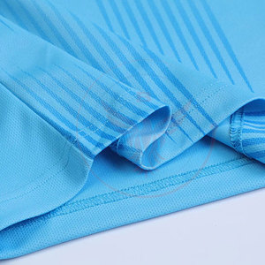 Derniers modèles d'uniformes de football pour adultes, respirants, couleur unie, couleur et logo personnalisés, service OEM unisexe - Product Image 5