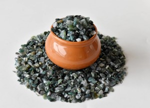 Best Unique Design Natural Moss Agate <b>Crystal</b> <b>Chips</b> Top Quality Feng Shui Style Polished Gemstone for Decoration - Product Image 2